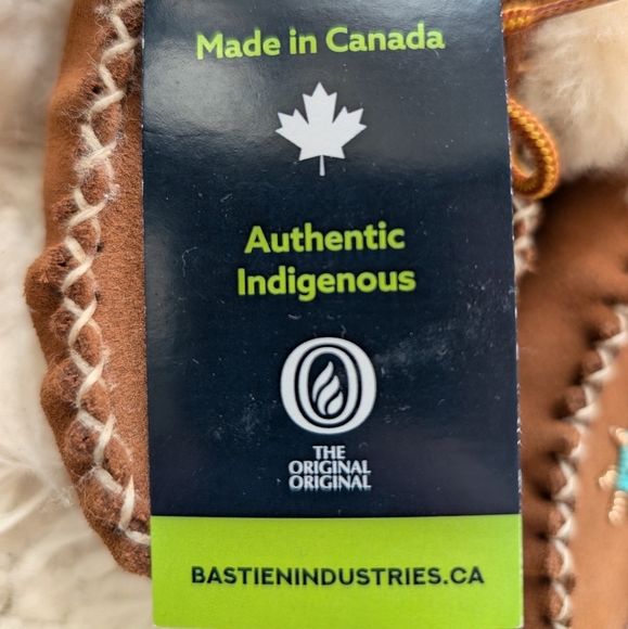 Bastien industries indigenous made in Canada moccasins 8 - Picture 6 of 7